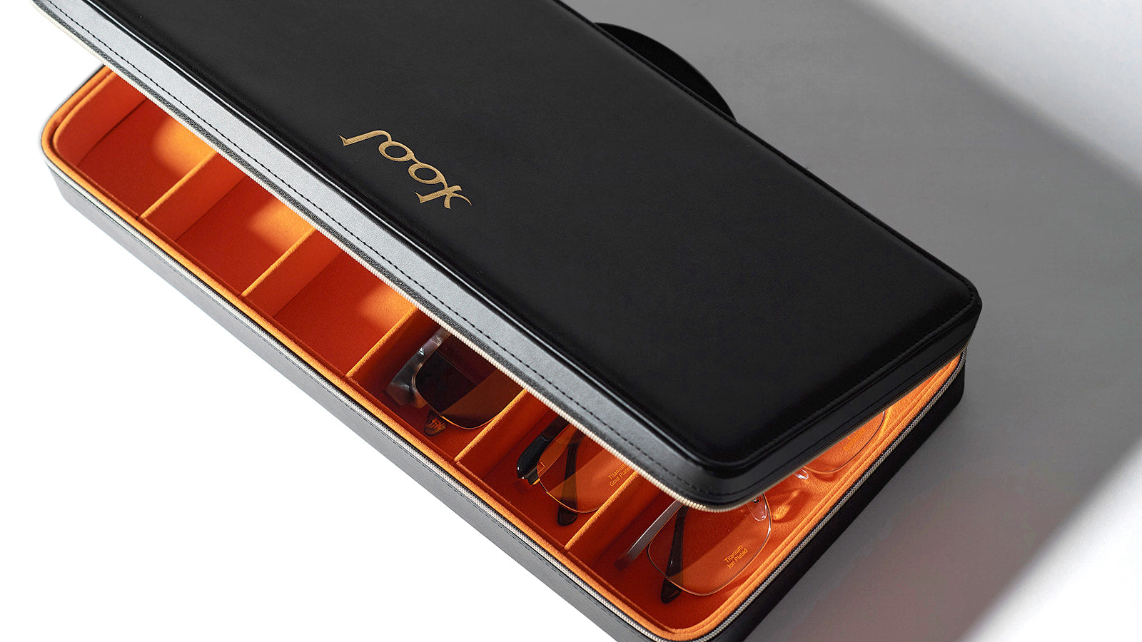 EYEWEAR SALON LOOK のメガネケース 0125RECOMMEND_002.jpg?v=1737602998