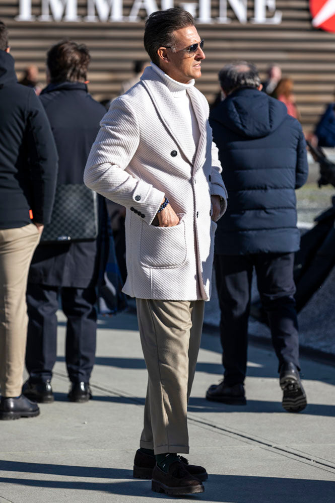 フランスの「レオナール」の白のジャケットです。ストレッチ素材で着