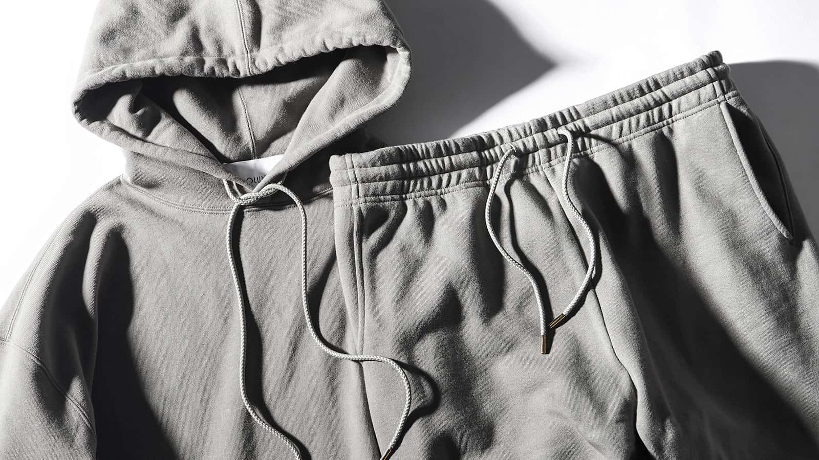 コラム」に別注したのは大人のためのスウェット上下 – 買えるLEON