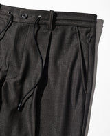 イージータックパンツ