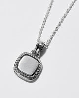 CUSHION ENCLOSED SIGNET PENDAN