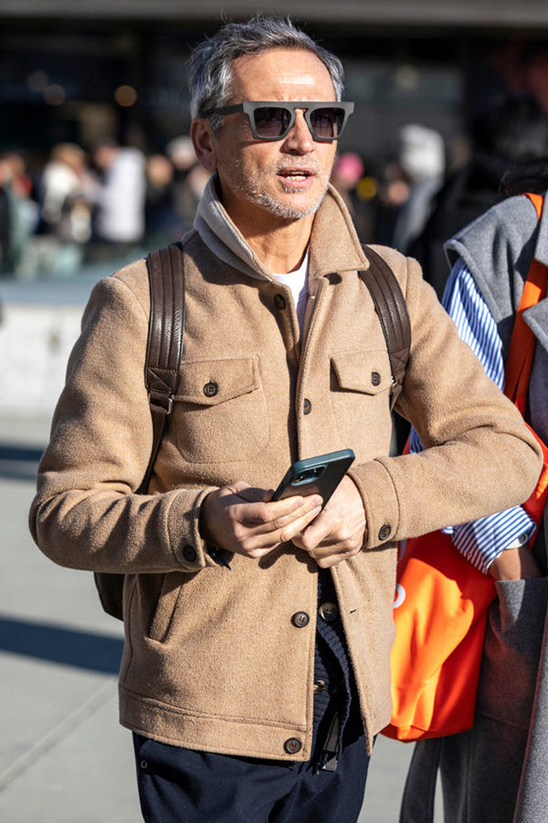 シャツジャケは今年、「ベージュ」をまず一着