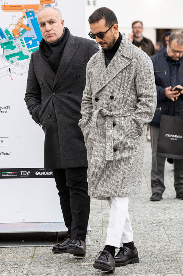 グレーコートでシックに魅せる