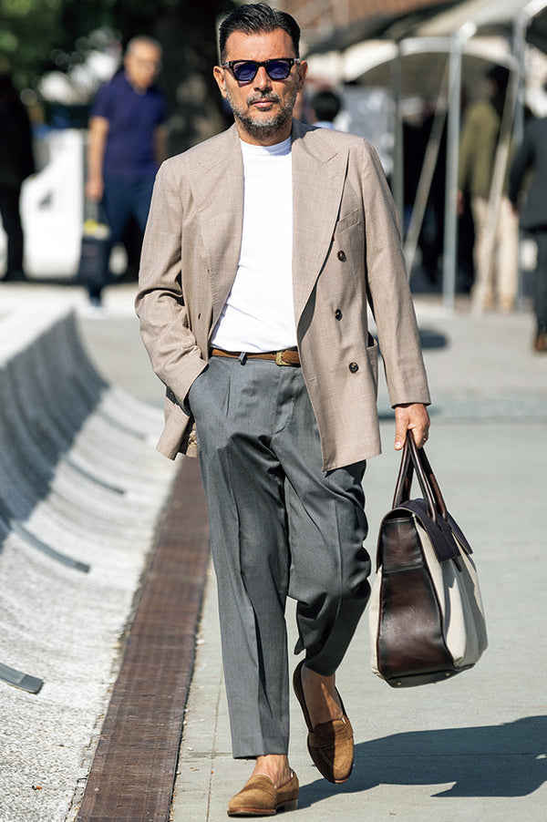 ベージュ＆グレーで優雅に洒落る