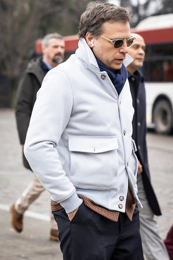 リブつきブルゾンで脚長オヤジに