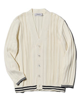 ケーブル編みカーディガン