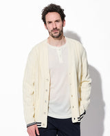 ケーブル編みカーディガン