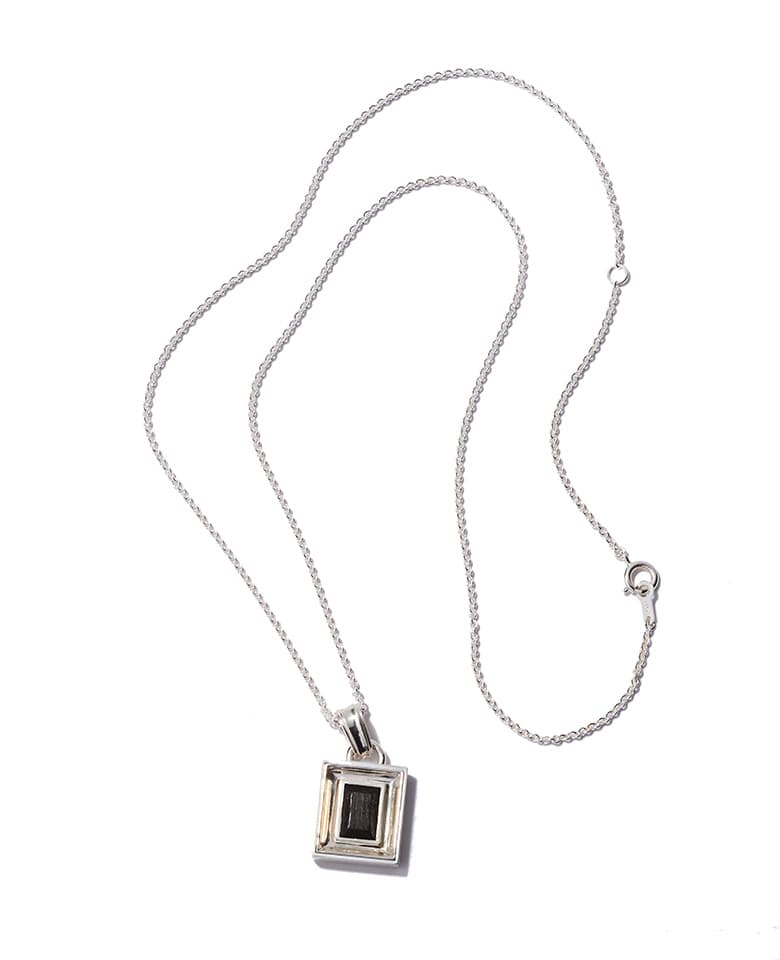 ART FRAME PENDANT  “ROUND AND ROUND”