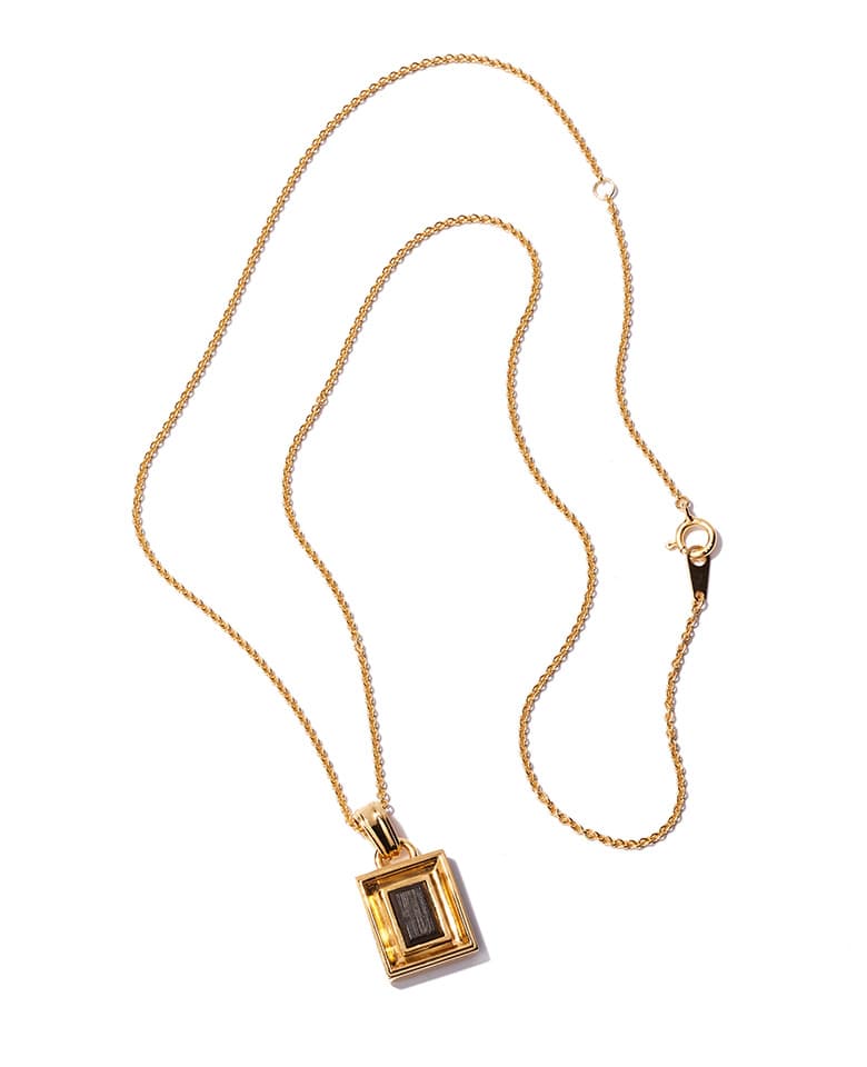 ART FRAME PENDANT  “ROUND AND ROUND”