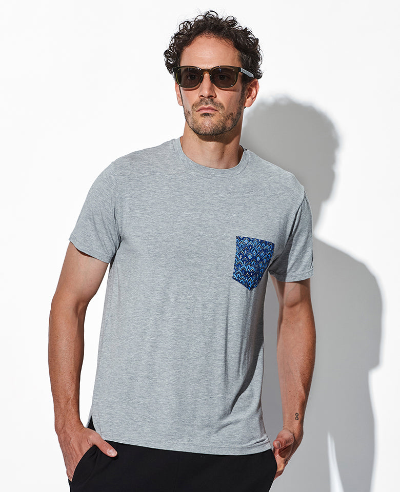 ラウンドネック Tシャツ