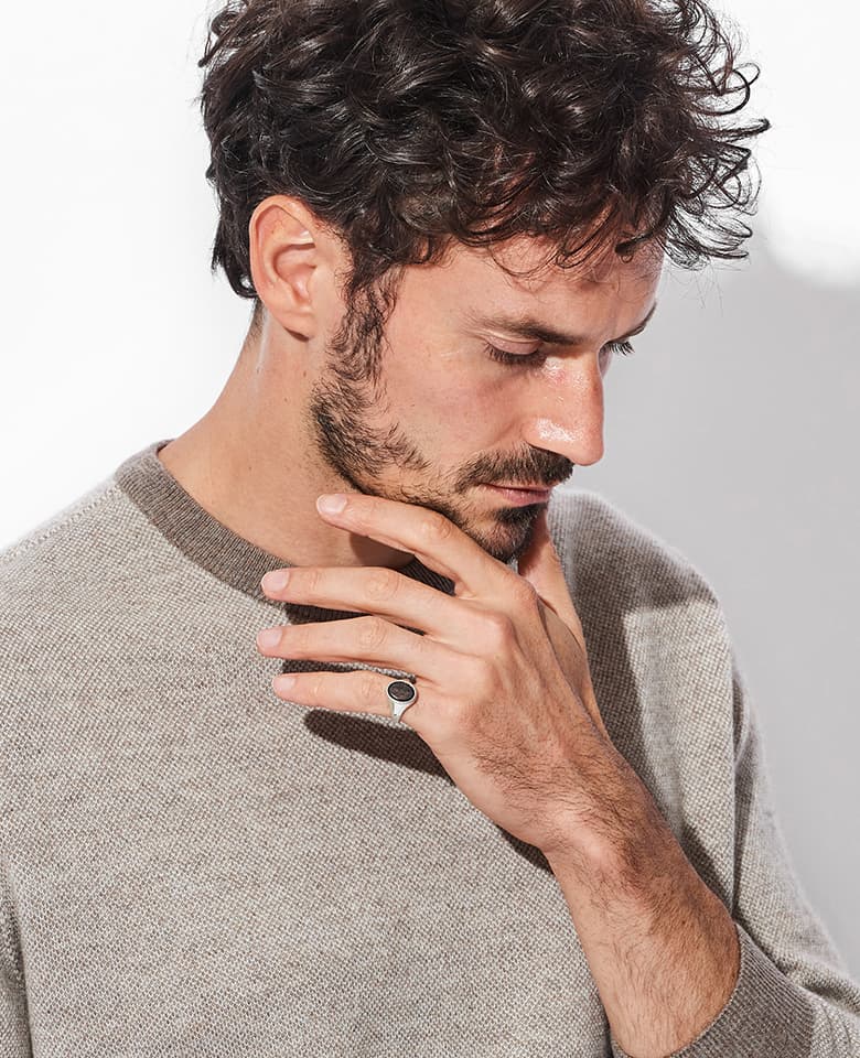OVAL ENCLOSED SIGNET RING