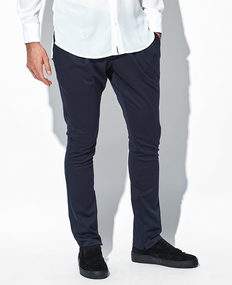 スリムスラックス