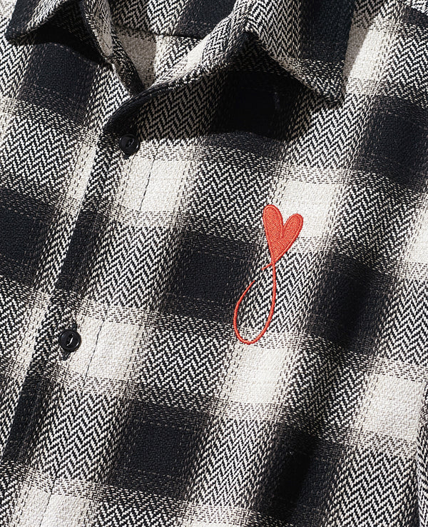 チェックシャツ