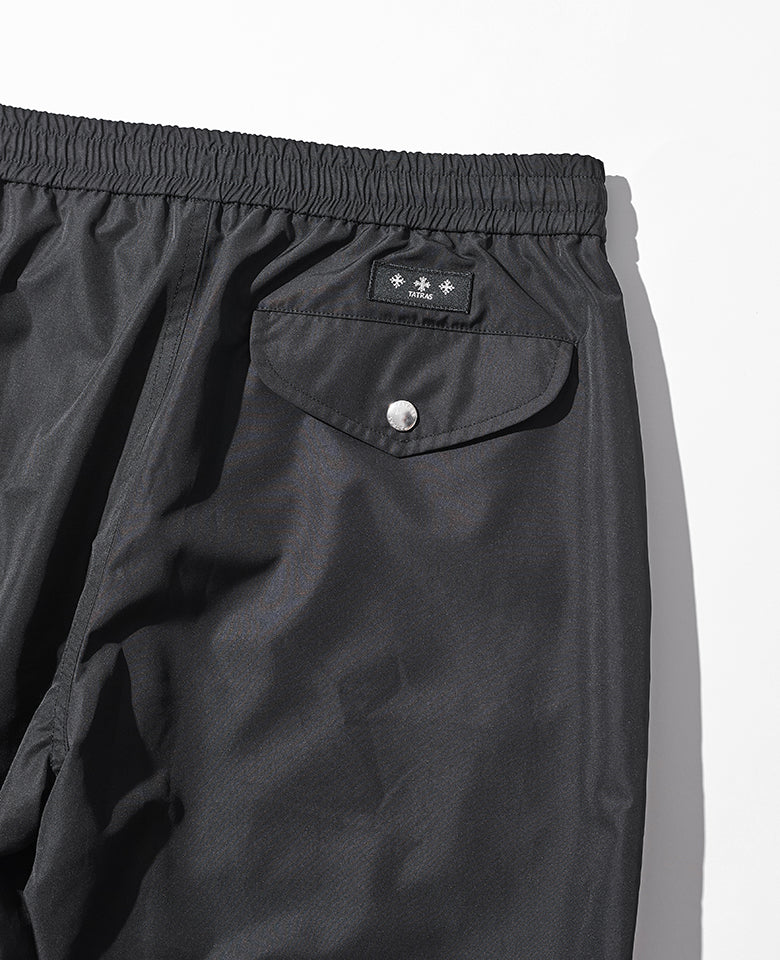 ナイロンパンツ