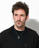 スタッズイニシャル