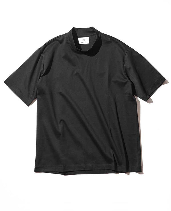 モックネックTシャツ
